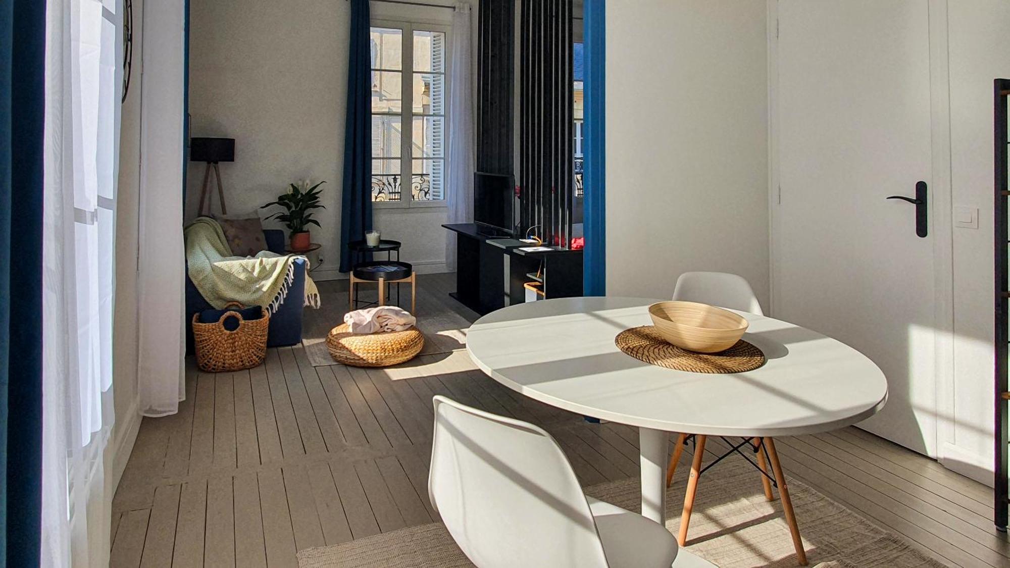 Charming With View Of The Abbaye-aux-hommes Apartment Caen