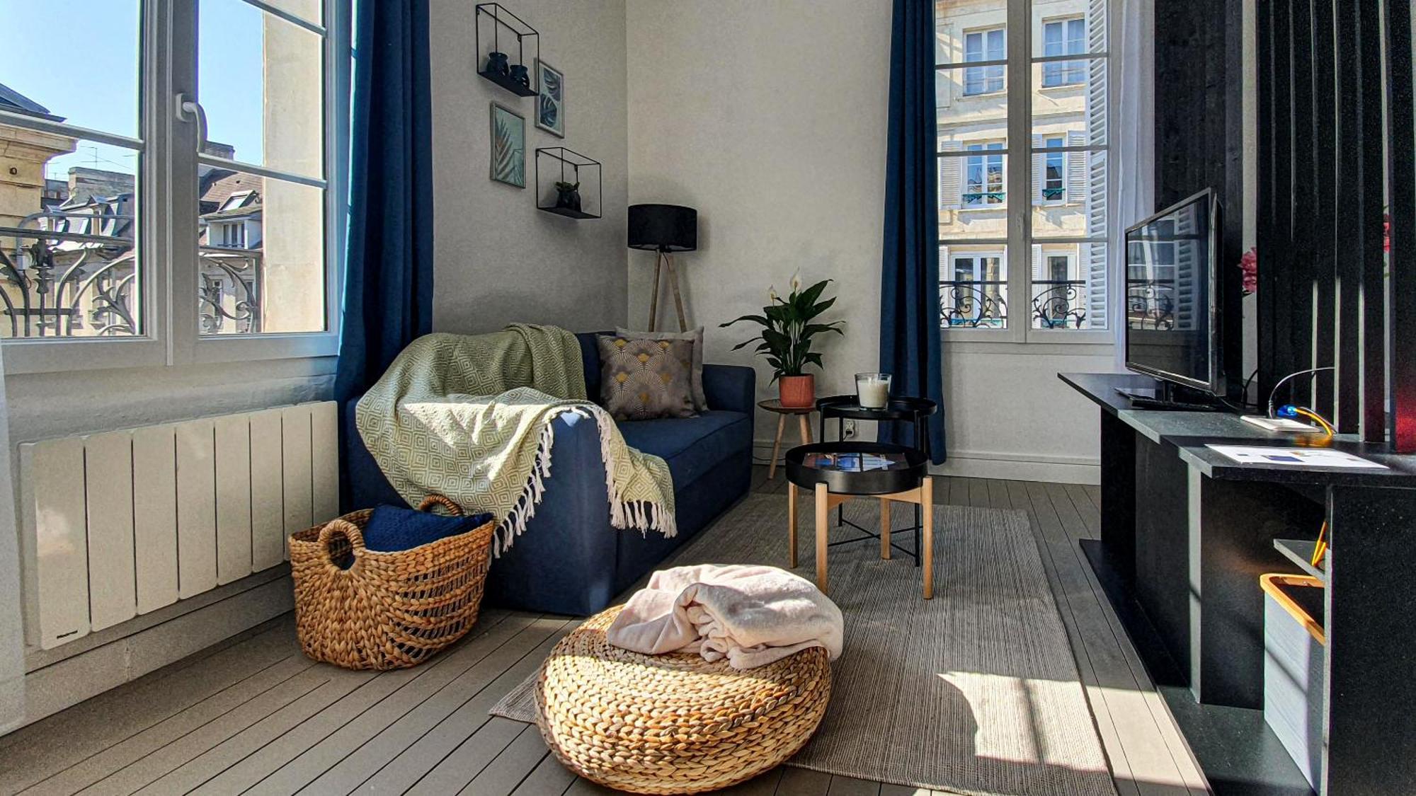 Charming With View Of The Abbaye-aux-hommes